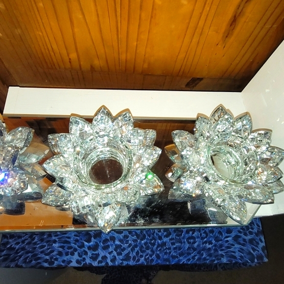 Crystal Tripple Lotus Shape Tealight Holder With Mirror Base, Clear - Picture 3 of 4